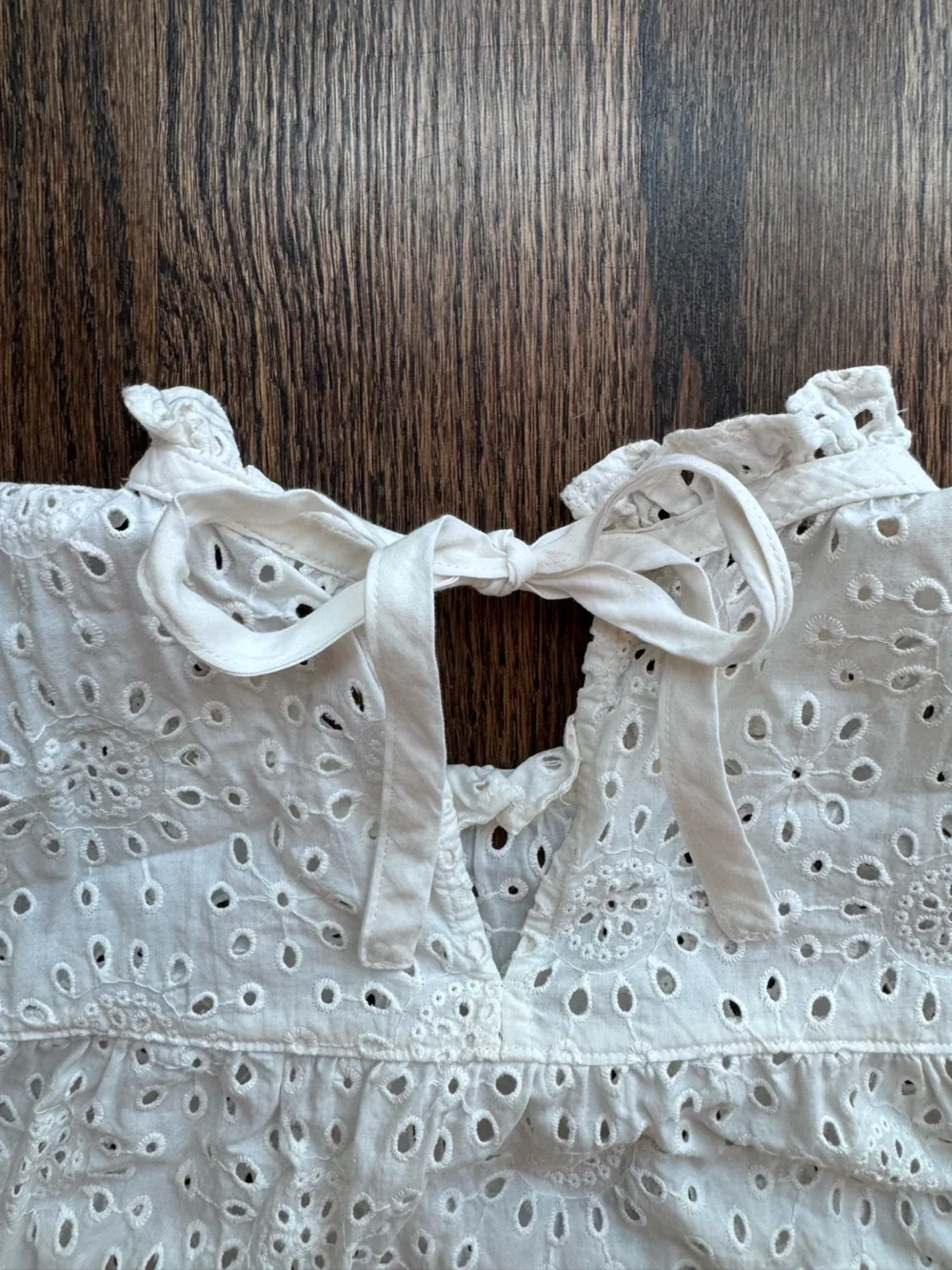 Madewell Women’s M Cream White Embroidered Eyelet Ruffle-Neck Keyhole Top